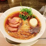 MENSHO - 醤油らぁめん(味玉のせ)