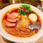 MENSHO - 醤油らぁめん(味玉のせ)