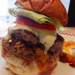 マンチズ バーガー シャック - ダブルチーズバーガー アップ♪