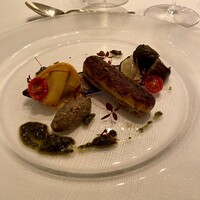 銀座 ハプスブルク・ファイルヒェン - あゆは身のあいだに潰した身を挟んでエクレア状にし、サーディンのソースで食べさせて、全く青魚臭さを感じさせずデリケート。