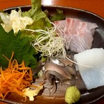 ふじの屋 - 刺身３種盛合　本鯛　剣先イカ　小イワシ