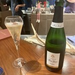 エレゾゲート - 今日の呑みものは、料理に合わせて、グラスワインをお任せで！最初は、シャンパーニュ！