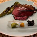 御料理 寺沢 - アナグマの炭火焼を岩塩で