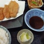 わらや - 豚ヒレカツ定食。今日もご飯が美味い