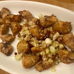 新台北 - ぼんぢりの唐揚げ　ちょっと食べてます笑