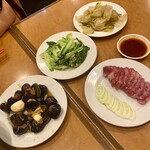 新台北 下北沢本店 - しじみ、腸詰、青菜、搾菜　前菜万歳！