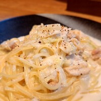エサカイタリアン オカムー - 生パスタがもちっと。鶏肉のうま味を引き出して