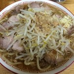 ラーメン二郎 - 小ブタラーメン 800円　麺半分・ニンニク・カラメ・アブラ