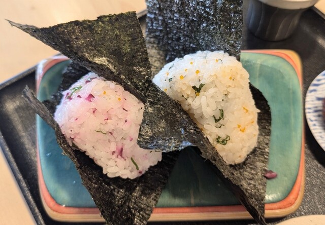 フレンチシェフが結ぶ、ふわトロ食感の贅沢「おむすび」(*^^)v