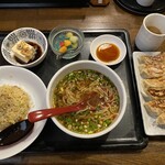 らーめん はせ川 - 半玉台湾ラーメンランチをチャーハンと餃子