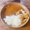 yaichi - スパイシーカレー　お肉は国産有機豚の焼肉丼をオーダーした友達が「食べて〜」とのせてくれました