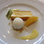 カンブーザ - ３０００円コースのデザート。