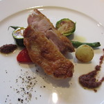 カンブーザ - ３０００円コースのメインのチキン。