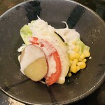 すずのあん - 水茄子と桃太郎トマトとサツマイモのサラダ