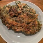 SPICE飯店 - 岩海苔と台湾オムレツ⇒ 蚵仔煎(オアチェン)を意識してるのでしょうか？ 現地とは全く違います。磯の香りが強すぎて牡蠣の良さを感じませんでした。卵多めの小さな牡蠣とチリソースの現地風が好み。