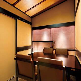 テーブル席個室
                                          （2名様～4名様）