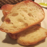 洋食酒場 フライパン - お通しのパン