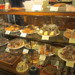 セシル エリュアール_2