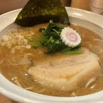 旋 - 鶏白湯ベースのスープに煮干の出汁が効いてます