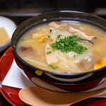 よし町 - 2024.9 すっぽん雑炊（霞ヶ浦産天然すっぽん、アンズタケ、タマゴタケ、ヤマドリタケモドキ、アカヤマドリタケ、ウスヒラタケ、ナメコ、ムラサキヤマドリタケ）と香の物（大根、胡瓜、玉葱）