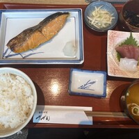 日本料理 ざぜん - 本日の焼き魚とお刺身の御膳 1,300円 日本料理 ざぜん - 本日の焼き魚とお刺身の御膳 1,300円