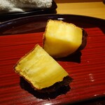 天冨良 麻布よこ田 - 感動のさつまいも、正に焼き芋の天ぷら！