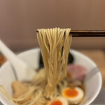 酒肴場 屯 - ツルパツ細ストレート麺の食感も抜群