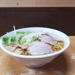 手打ち らーめん 響 - 「醤油ラーメン」の特盛り！！