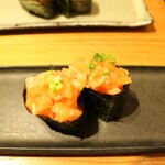 四季 花まる - サーモンの中落ち軍艦