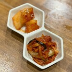 炭火焼肉ホルモンさわいし - キムチ・カクテキ