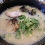 博多ラーメン亭 - ラーメンと焼豚ライス750円