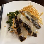 瓦町仔鹿 - 炙りサワラ・茎ワカメの中華サラダ