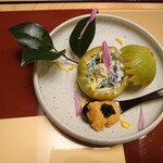 旬菜 幸 - 先付け：“かぼす釜白和え”…絹ごし豆腐の白和えは、食用菊と雲丹、キャビアを合わせて楽しむ。出だしから、なんとも贅沢な一品だった。