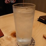 旬菜 幸 - 赤霧島を追加した。ロックではなく、炭酸割りにした。