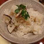 旬菜 幸 - 松茸土鍋御飯が盛り付けられた…