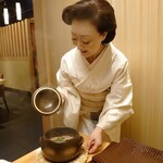 旬菜 幸 - 蓋を開けると、松茸の香りが一気に漂ってきた！