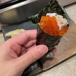 すし処てんが - いくらの手巻き