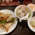 プリックタイ - 料理：タイラーメンとレッドカレーのセット