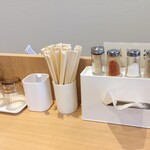 らぁめん ひなた - 内観 卓上