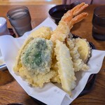 力寿司 - 天ぷらの盛り合わせ