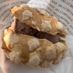 MELON LAB.  - 料理写真:あのメロンパンにチョコアイストッピング