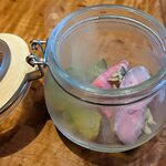 鉄板焼きWAGYU LIVERARY - ふたを開けた 和牛の低温調理　瞬間燻製(最高級黒毛和牛とイセエビのWメインフルコース)