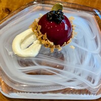 鉄板焼きWAGYU LIVERARY - レバームースのベリー仕立て キャビア添え(最高級黒毛和牛とイセエビのWメインフルコース)