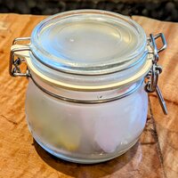 鉄板焼きWAGYU LIVERARY - ふたを開ける前 和牛の低温調理　瞬間燻製(最高級黒毛和牛とイセエビのWメインフルコース)