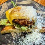 鉄板焼きWAGYU LIVERARY - 和牛ハンバーグのオープンサンド(最高級黒毛和牛スタンダードコース)