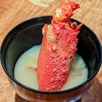 鉄板焼きWAGYU LIVERARY - イセ海老の味噌汁(最高級黒毛和牛とイセエビのWメインフルコース)