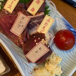 大衆酒場百萬馬力 - 馬刺し五点盛り合わせ(1人前)