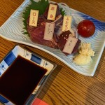 大衆酒場百萬馬力 - 馬刺し五点盛り合わせ(1人前)