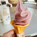 ワイナリーレストラン朝霧の庄 - ぶどうソフトクリーム350円