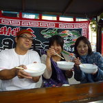 久留米ラーメン清陽軒 - 第1回九州B-1グランプリ　来福軒（左）・南京千両マリン（右）　(掲載承諾済)